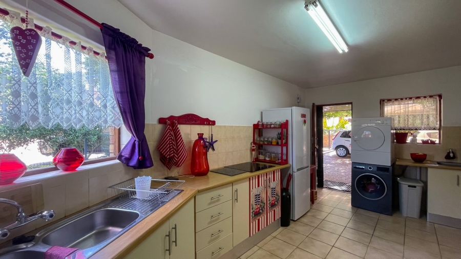 5 Bedroom Property for Sale in Glentana Western Cape